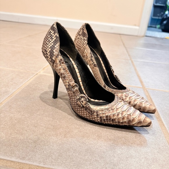 Burberry Snakeskin Patterned High Heels (37) - Picture 10 of 15